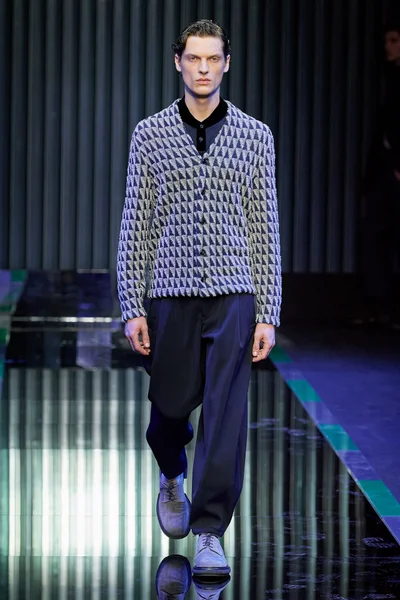 Look 28